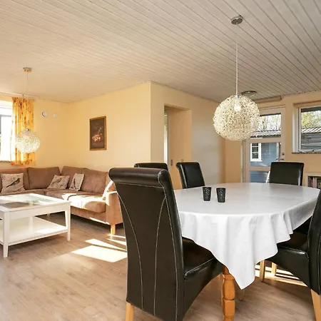Feriehus 5 Person In Vaeggerlose Bøtø By